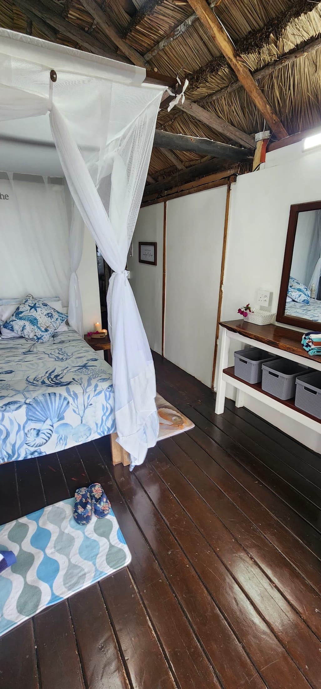 Second bedroom with dressing table