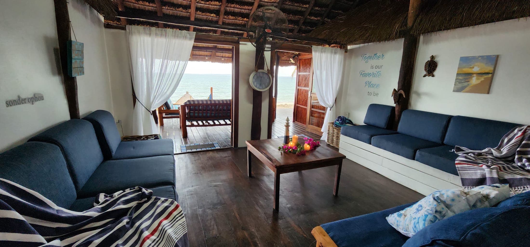 Lounge with sea view